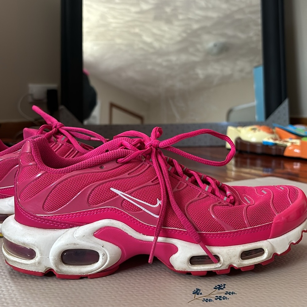 Women’s Nike Air Max Plus size 8.5W